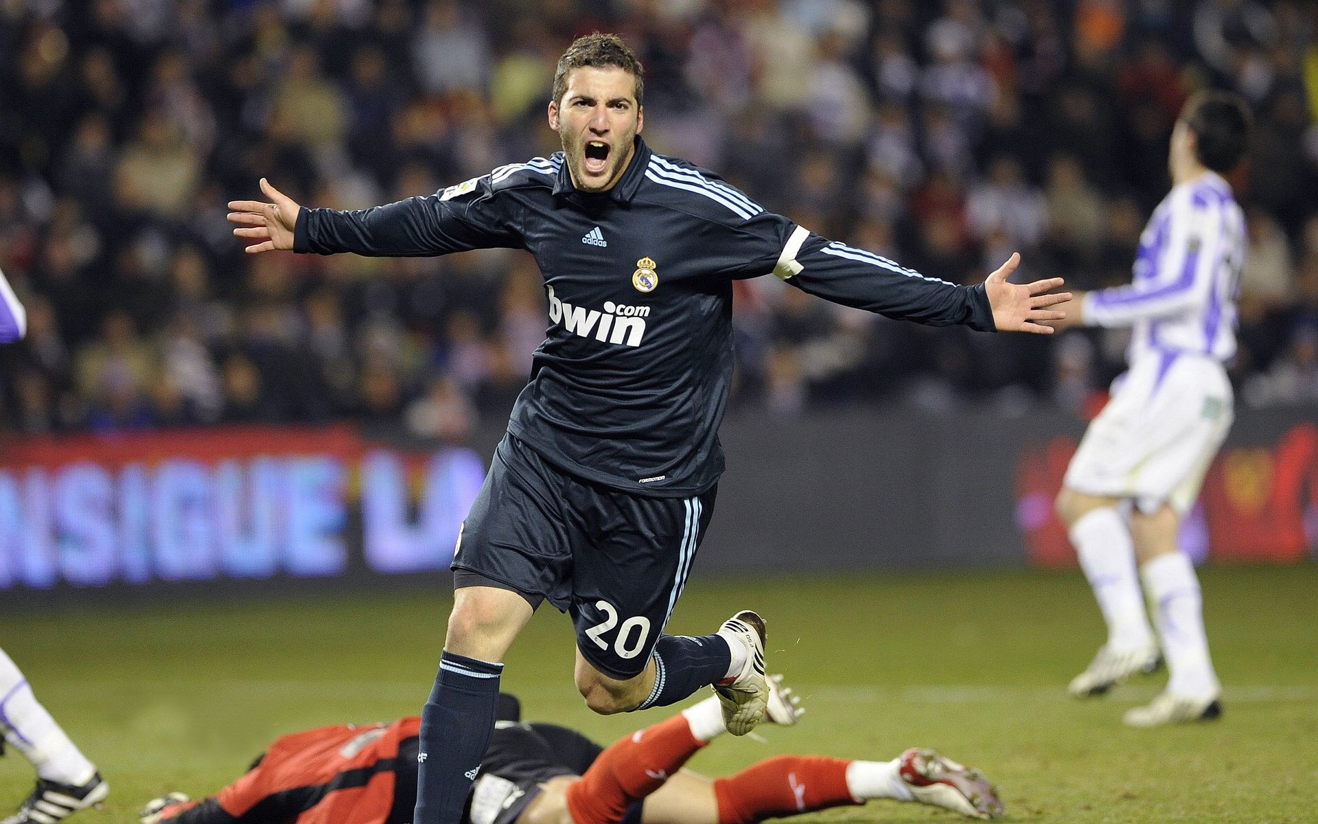 荷兰连胜阿尔巴尼亚,实力无可匹敌,荷兰对手