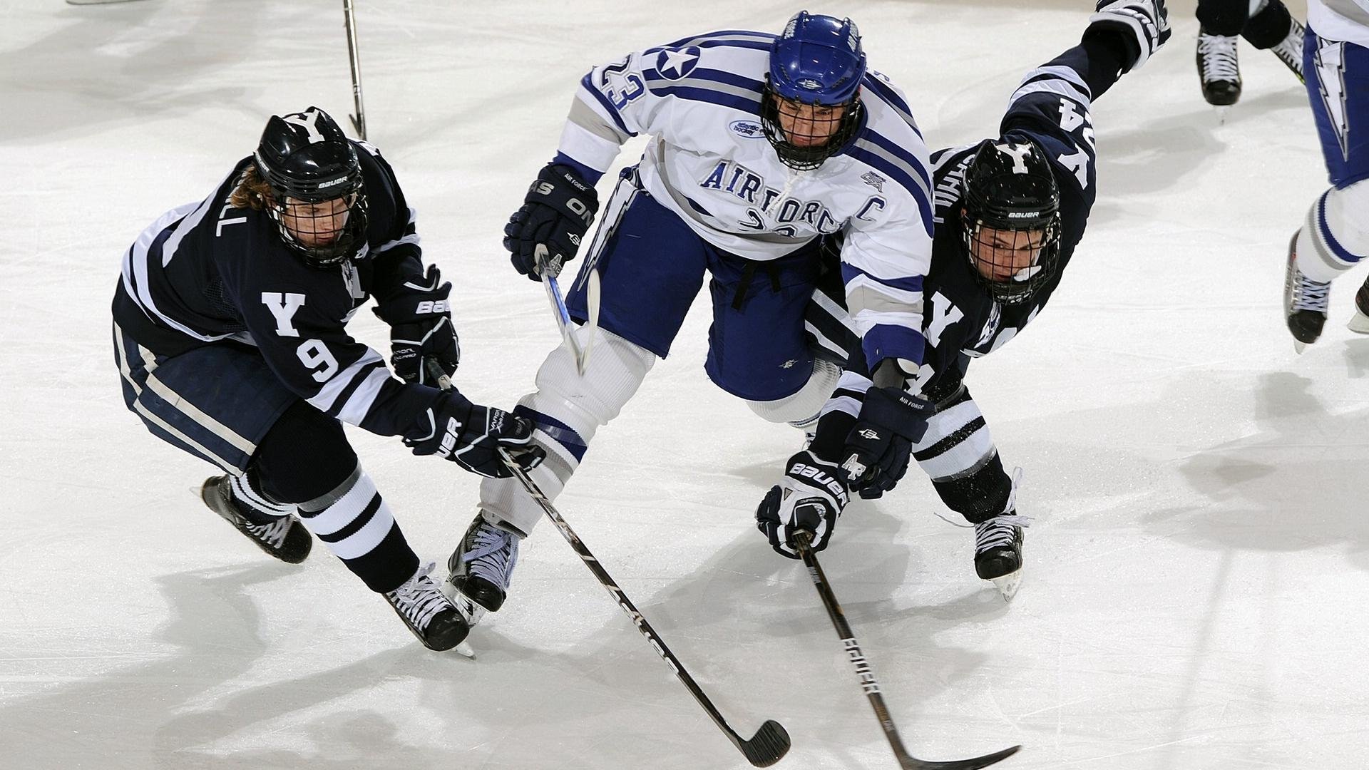 “新都垒球赛：谁能突破防线夺得最终胜利？”